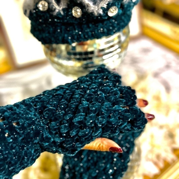 SPARKLY TEAL HAT WITH POM POM AND FINGERLESS GLOVES - Picture 3 of 4